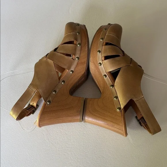 Korks by Kork Ease Platform Clogs Sandals in Washed Tan Buckle Studs Size 7 - Picture 6 of 10